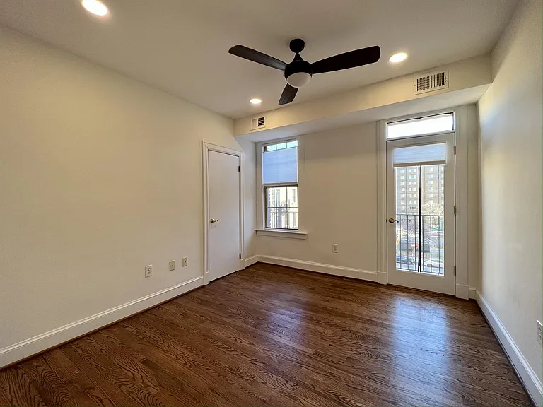 1401 Columbia Rd — Photo 23