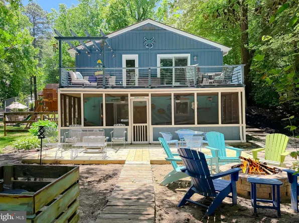 272 Elkins Ln, Lusby, MD 20657