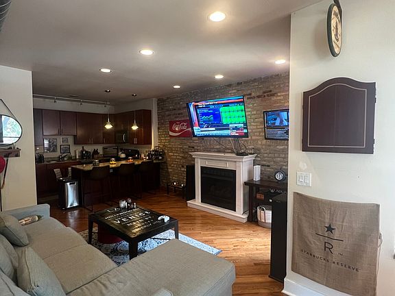3rd image of 2647 N Washtenaw Ave APT 1