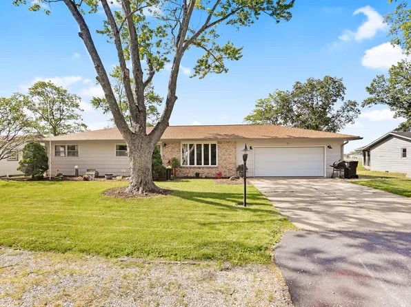 2215 Morningside Dr, Saint Joseph, IL 61873