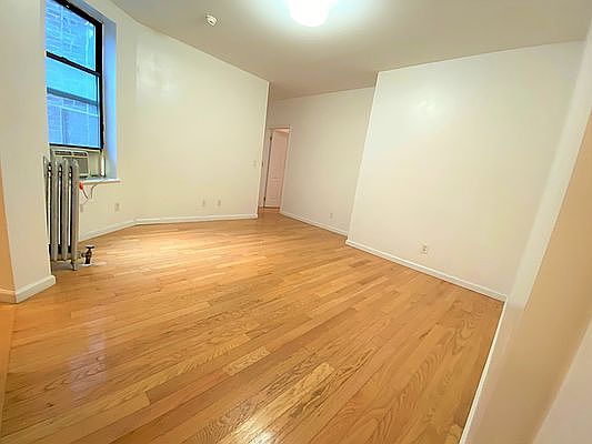 3rd image of 19 Pike St #5