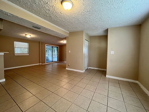 4th image of 5051 Doncaster Ave