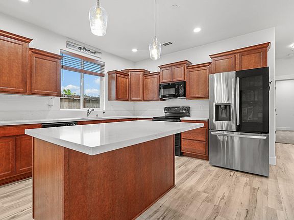 3rd image of 1376 Fitz Pl