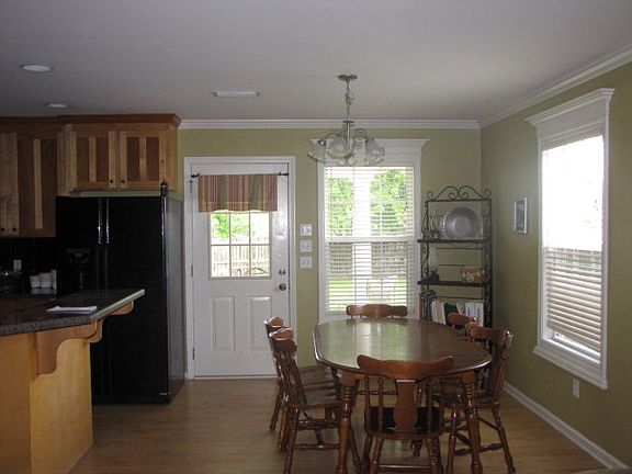5th image of 417 Fulton Dr