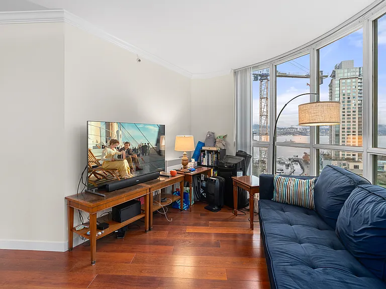 588 Broughton St #1006 — Photo 10