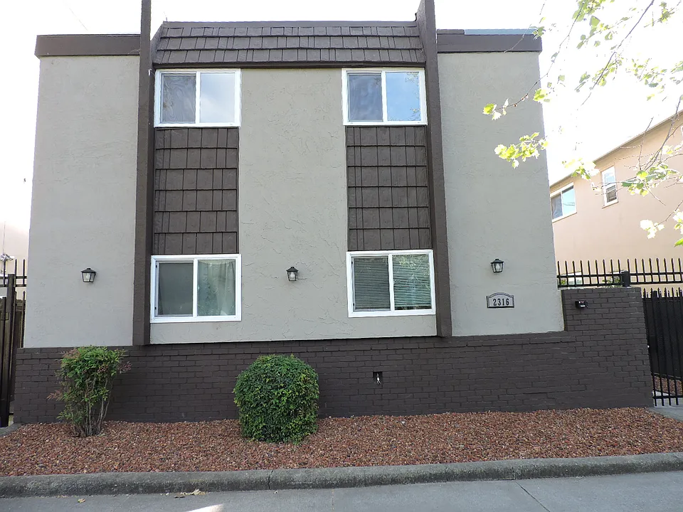 2316 X St #5