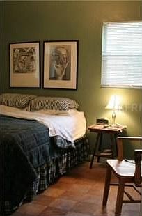 5th image of 908 W Knollwood St