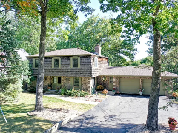 1071 9th St SE, Forest Lake, MN 55025