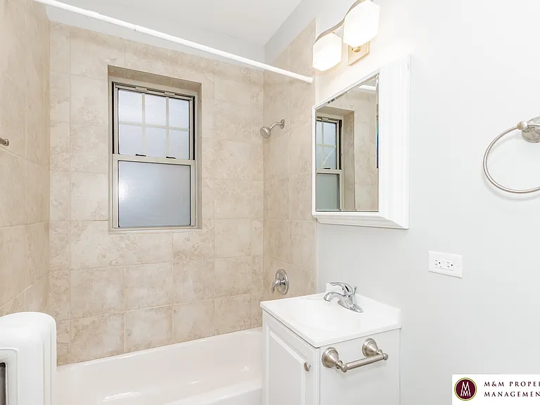 1002 North Boulevard — Photo 22