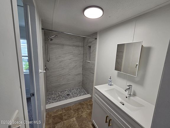 5th image of 4439 Utica Cir