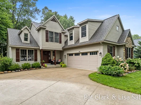 16204 Heron Dr, Spring Lake, MI 49456