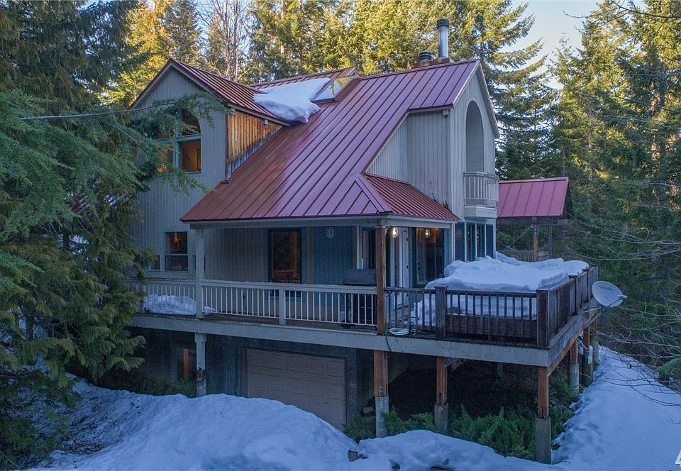 Neat cabin on 7.29 acres in Kachess Ridge! This cabin makes a fantastic personal get-away, and has a great vacation rental history as well!