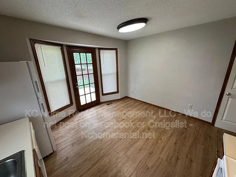 1420 SE 7th Pl — Photo 8