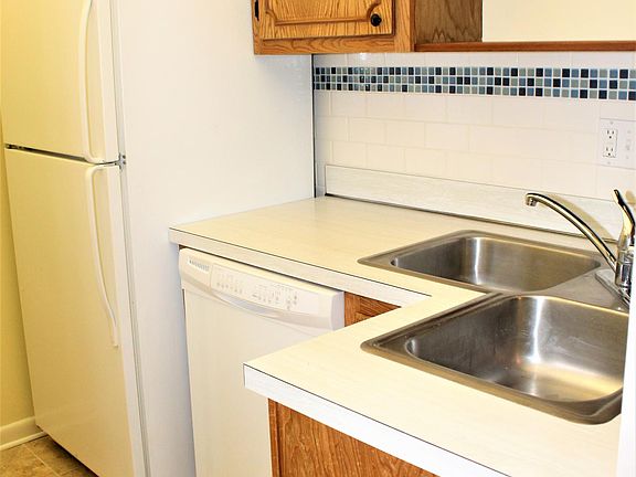 5th image of 2170 Gulf Shore Blvd N APT 72