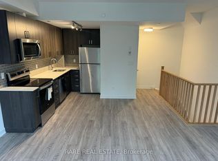 4045 Hickory Dr #15, Mississauga, ON L4W 0G6