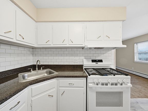 3rd image of 1 Dahnerts Park Ln #6