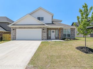 1221 Bootleg Rd, Bentonville, AR 72713