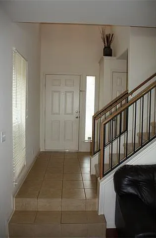 2228 Nestlewood Dr — Photo 4