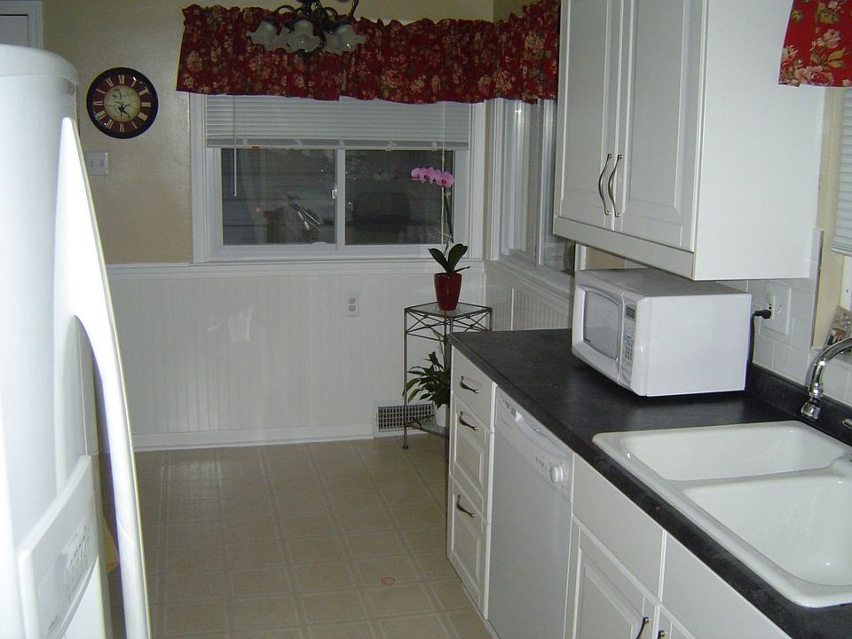 2nd image of 13541 Marion