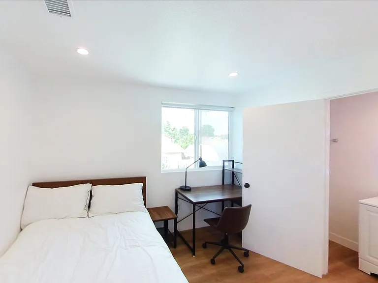 1436 W 36th Pl — Photo 21
