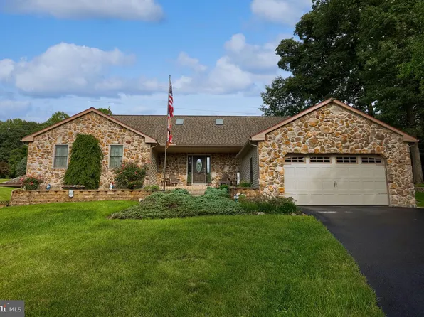 28 Davids Dr, Fleetwood, PA 19522