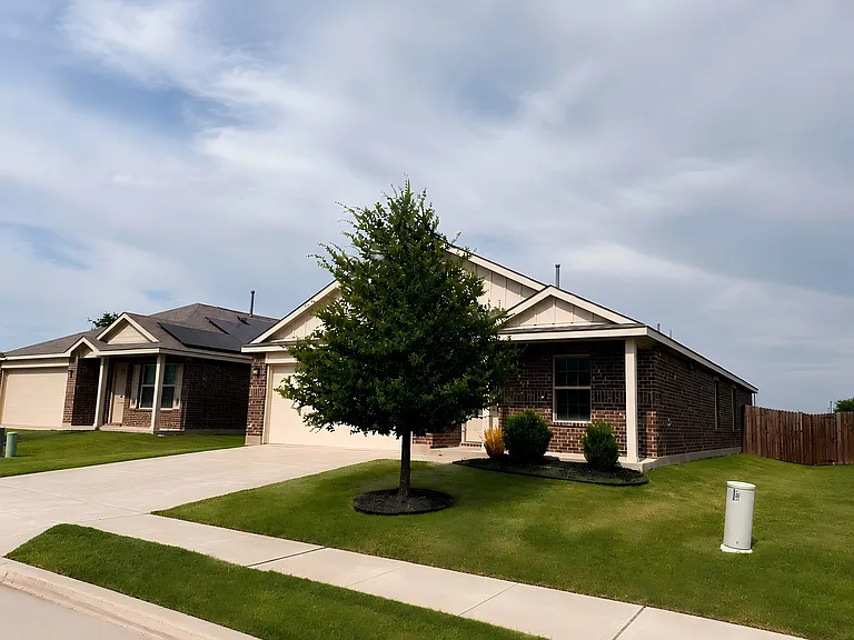 405 Laurenbrooke Dr — Photo 2