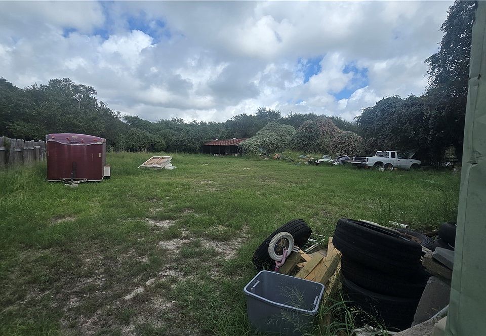 2nd image of 2082 4th St
