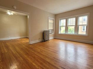 916 Reba Pl APT 2N, Evanston, IL 60202