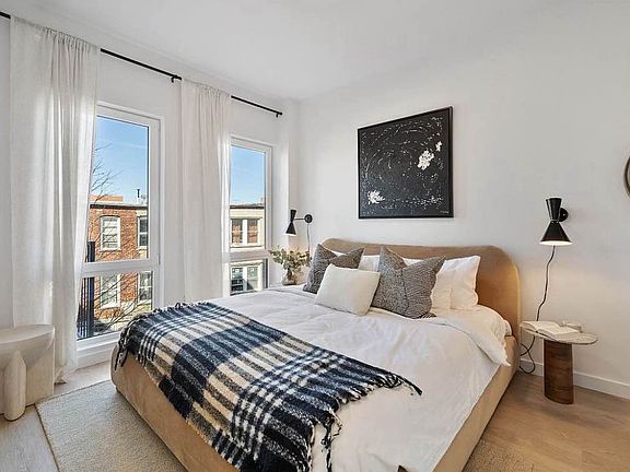 5th image of 363 Hawthorne St #3B