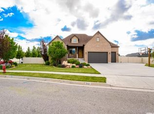 2107 N Heritage Dr, Farr West, UT 84404