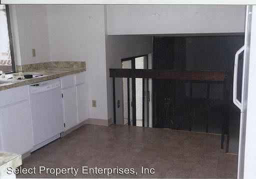 2nd image of 3914 S Midsummer Ln