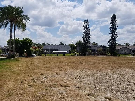 3rd image of 2823 SE 5th Ct