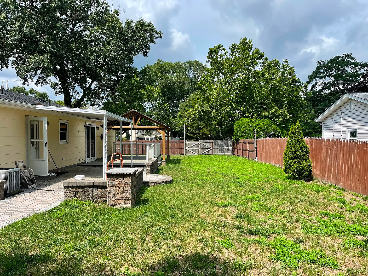 5 bed, 1665 sqft, $3,500 — Photo 2