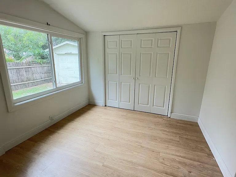 176 E Yeomans Ave — Photo 9