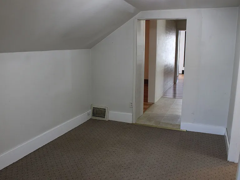 200 N Lincoln St — Photo 10