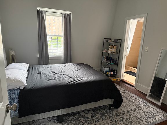 3rd image of 2033 Spruce St APT 8