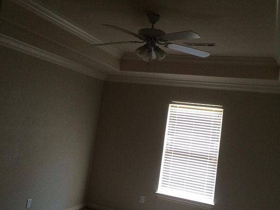 3rd image of 1009 Oakwood Ln