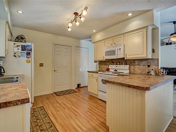 5th image of 2131 Friar Tuck Ln