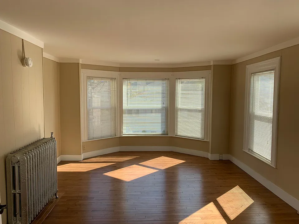 52 Bramhall St #1