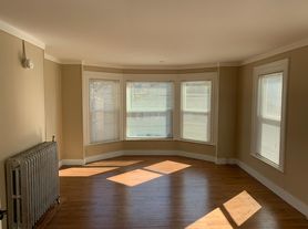 52 Bramhall St, Portland, ME