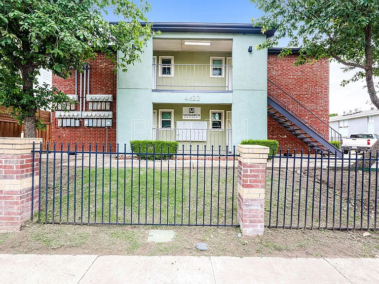 Monarch Place — Photo 2