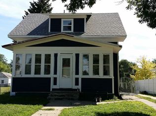 141 Pine St, Canistota, SD 57012