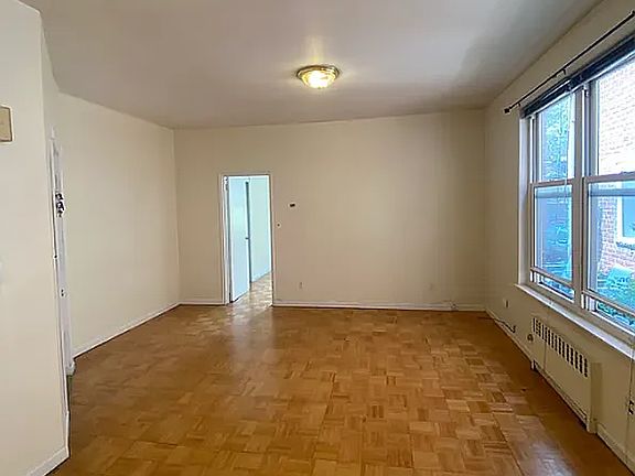 4th image of 2583 41st St APT 1F
