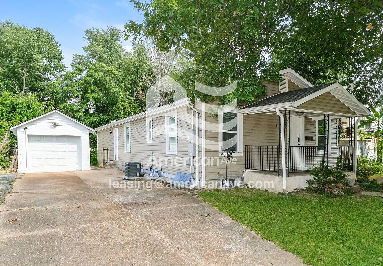 3 bed, 2.0 bath, 1112 sqft, $1,809 — Photo 2