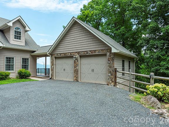 2nd image of 301 Oak Winds Dr