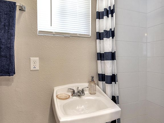 4th image of 37 W Medlock Dr #12
