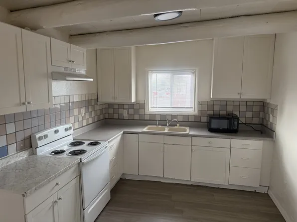 3 Bd / 2 Ba End Unit Apt in the SW, 5817 Central Ave NW Unit 13, Albuquerque, NM 87105