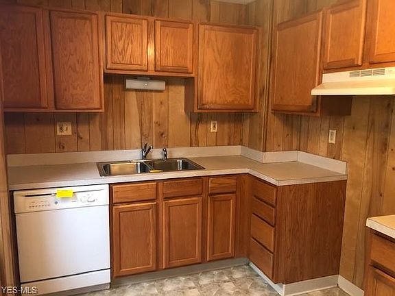 3rd image of 4203 Bucyrus Ave