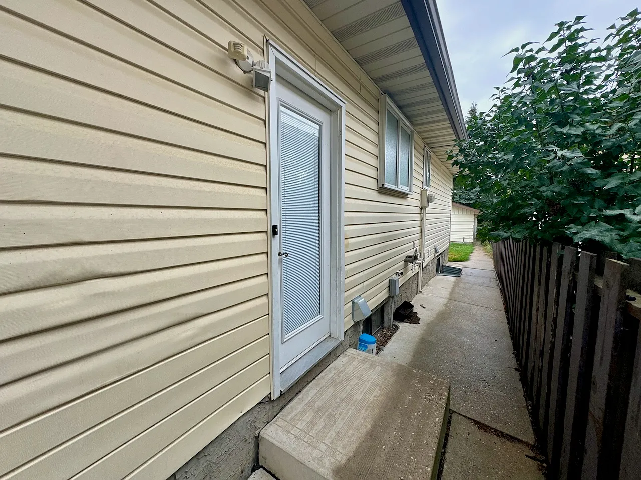 2 Bed 1 Bath BSMT Suite Greenview Edmonton — Photo 4