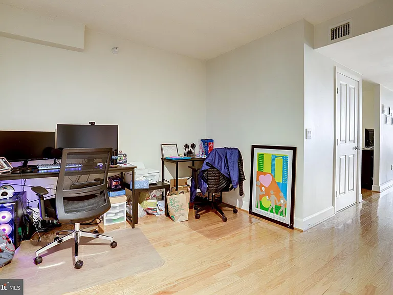 1205 Garfield St #501 — Photo 15